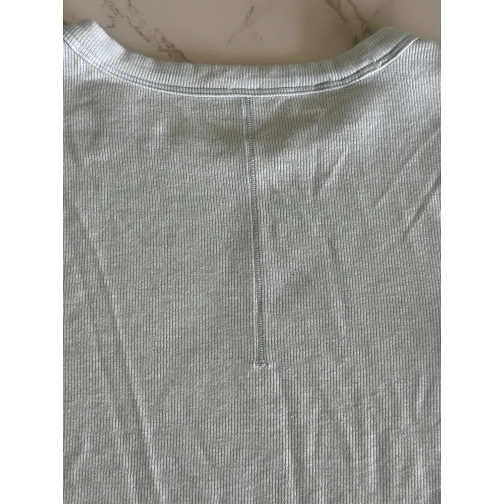 Lululemon Hold Tight Cropped Short Sleeve Ribbed TShirt ~4 Light Blue Curved Hem